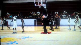 NBA 2K11 Fail: Coach Walks In On Game