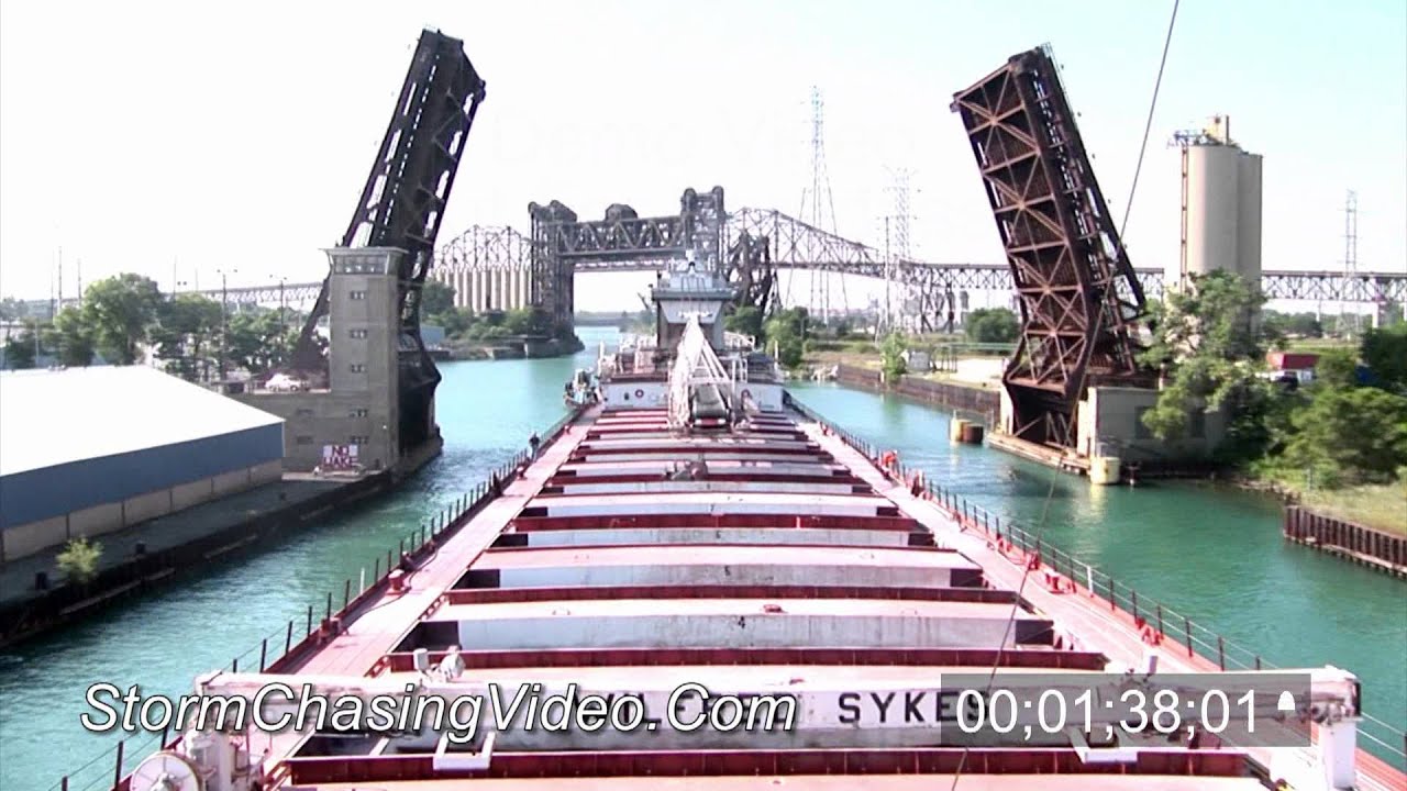 HD Time-Lapse of the freighter Wilfred Sykes Inbound into port in Chicago