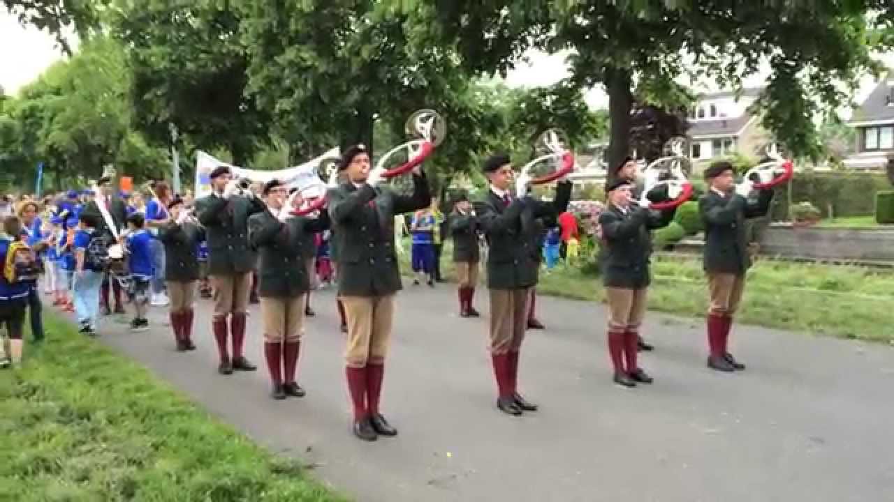 Loosdrecht Avondvierdaagse trompetterkorps alkmaar tijdens de avond4daagse te Loosdrecht Avondvierdaagse trompetterkorps alkmaar tijdens de avond4daagse te