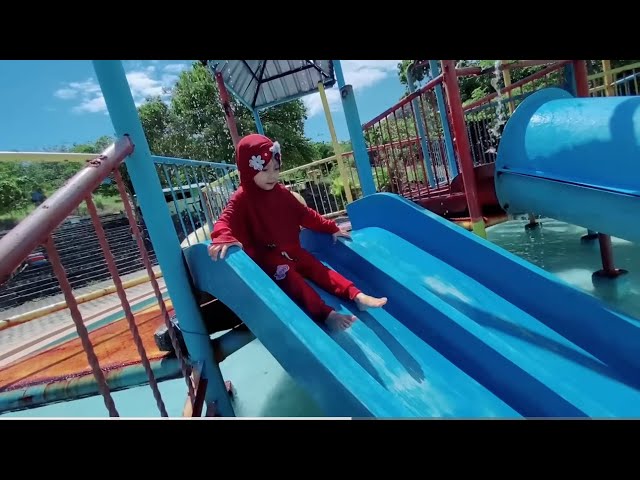 KESERUAN AQILA BERENANG DI TRANS PARK PUNCAK SIDRAP class=