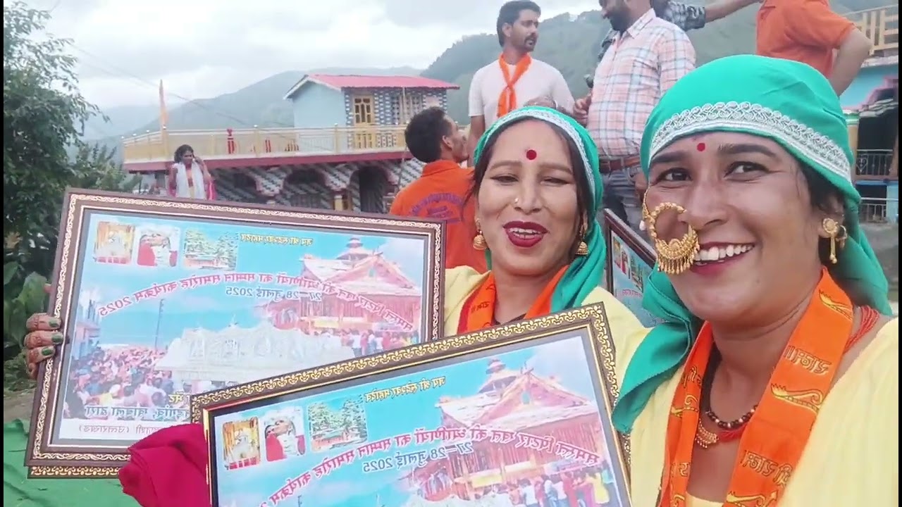 पेटारखत की ध्यानियो ने चांदी का सिंहासन किया भेंट अपने रुद्रेश्वर महादेव जी को 