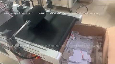 Small carton box cardboard paging feeding flat labeling machine labeling video