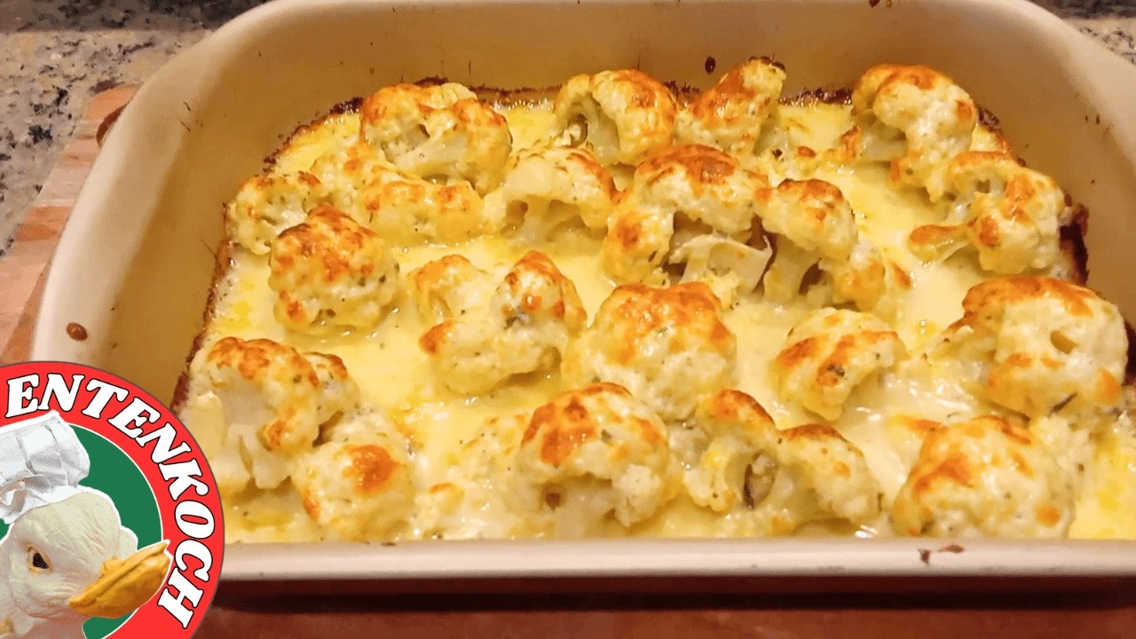 Überbackener Blumenkohl mit Salzkartoffeln &amp; cremiger Béchamelsoße – so ...