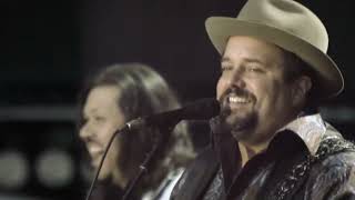 Five Reasons to Love Raul Malo