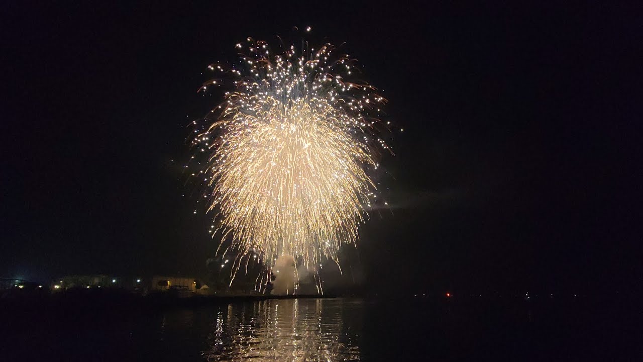 Sanford, Fl Fireworks 2021.  Non Edited Full length Fireworks Lakeside Show.