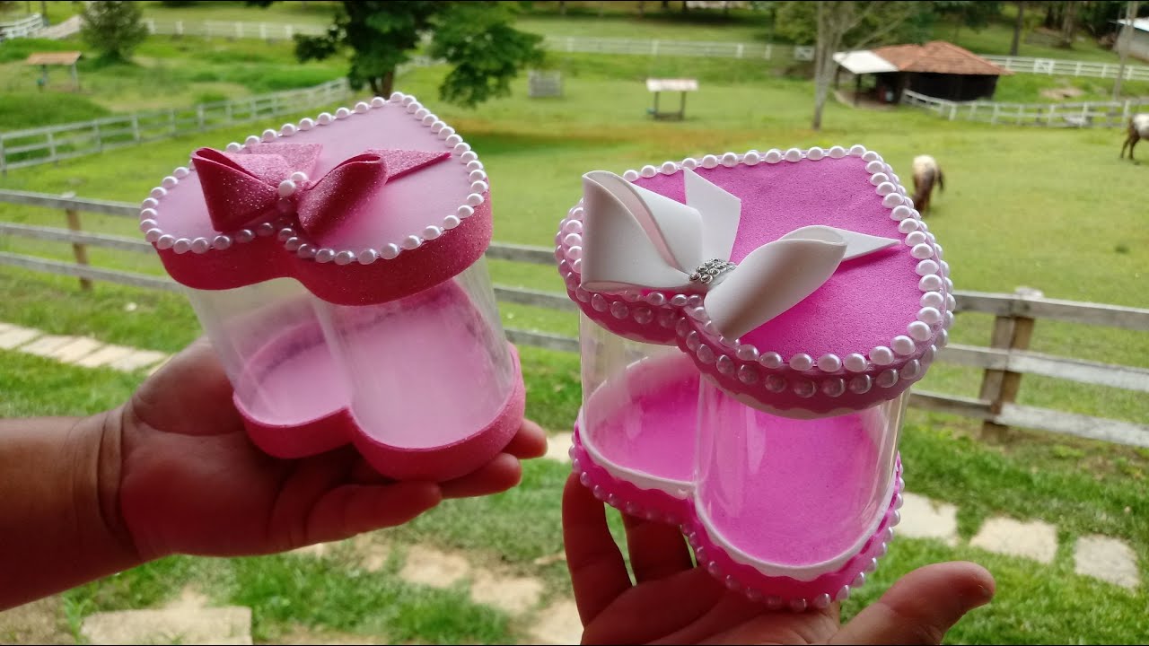 caixinha de garrafa pet e E.V.A formato de coração/ lembrancinhas