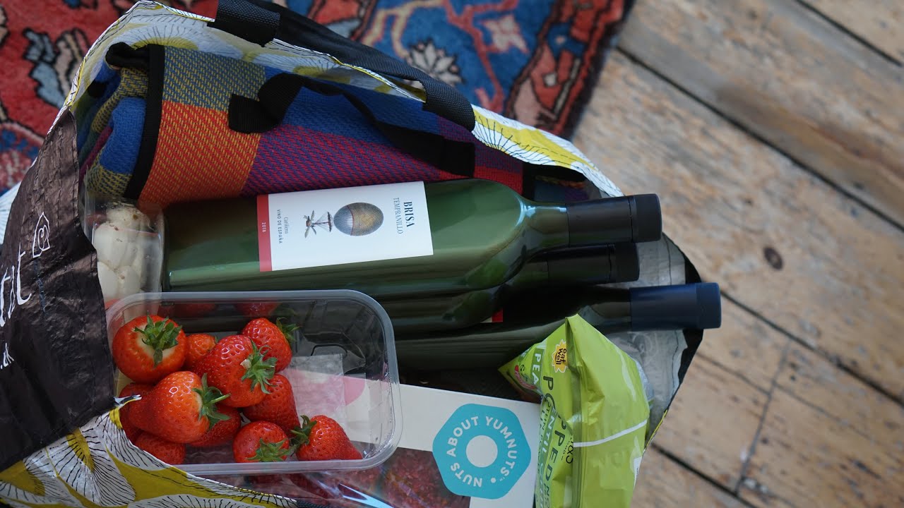 Garçon Wines - Al fresco vino in picnic-perfect sustainable, flat wine bottles