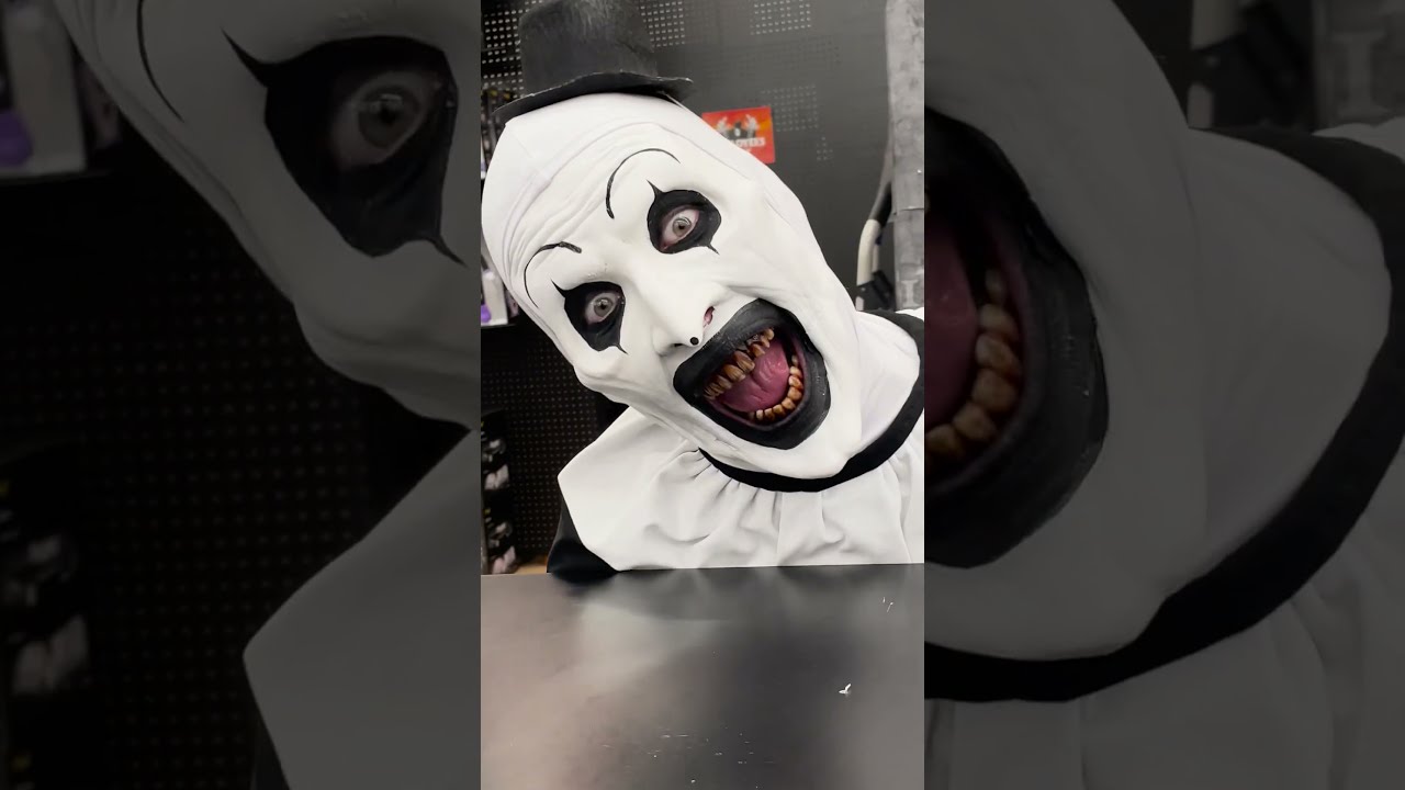 Art The Clown Visits Spirit Halloween