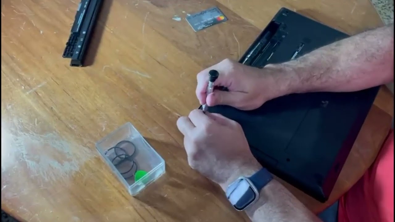 Te demuestro como se desarma una notebook para realizarle mantenimiento siendo una persona ciega.