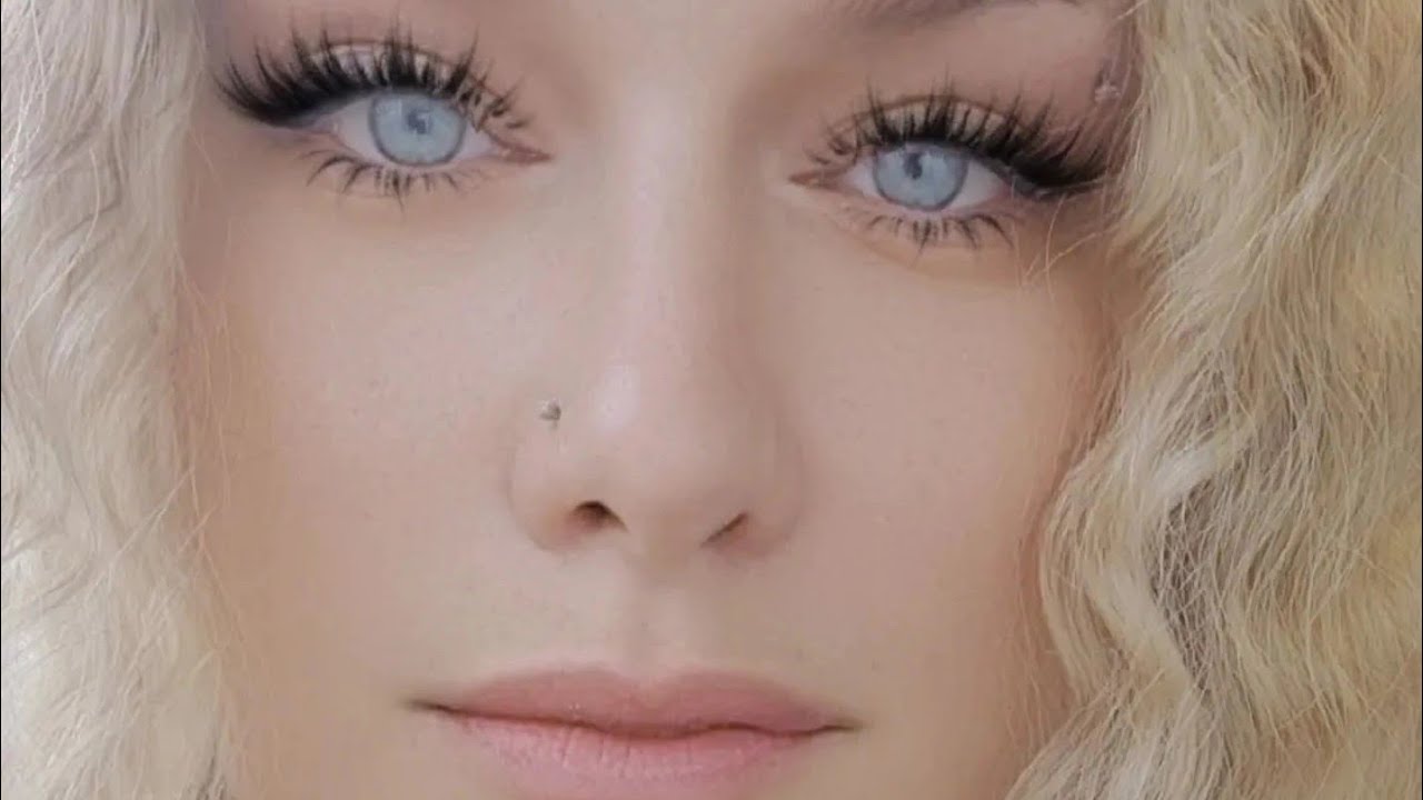 She is deranged & batshit crazy🐍