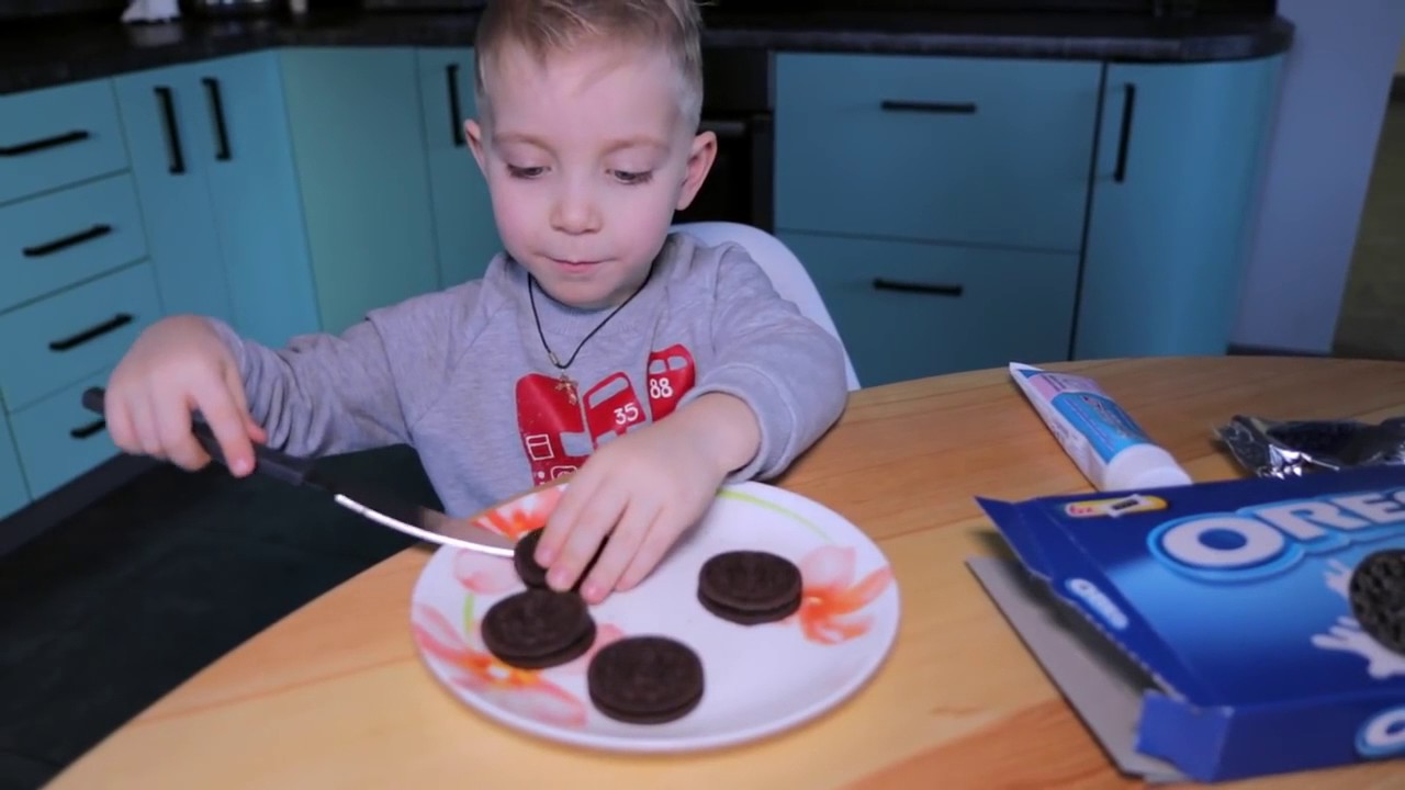 ТИША ИЗДЕВАЕТСЯ над ДАНЕЙ!!! ЖЕСТКИЙ ПРАНК С КАКАШКАМИ