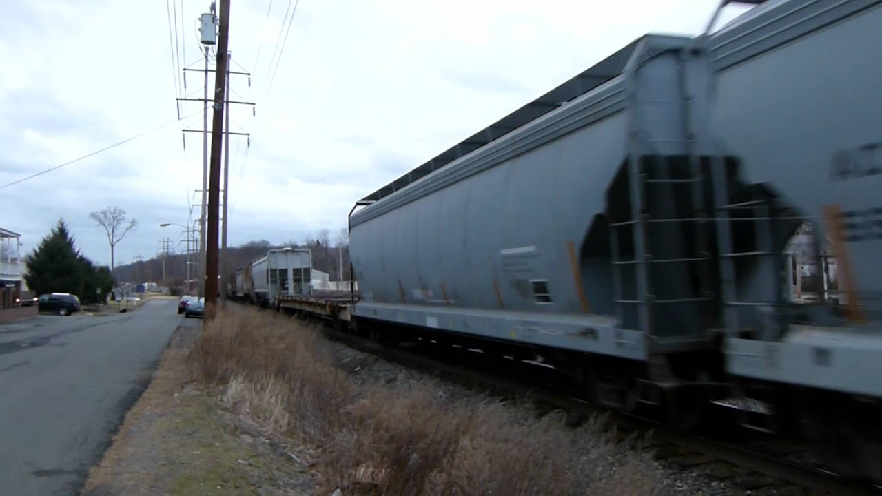 CSX Q409 rumbles through Congers