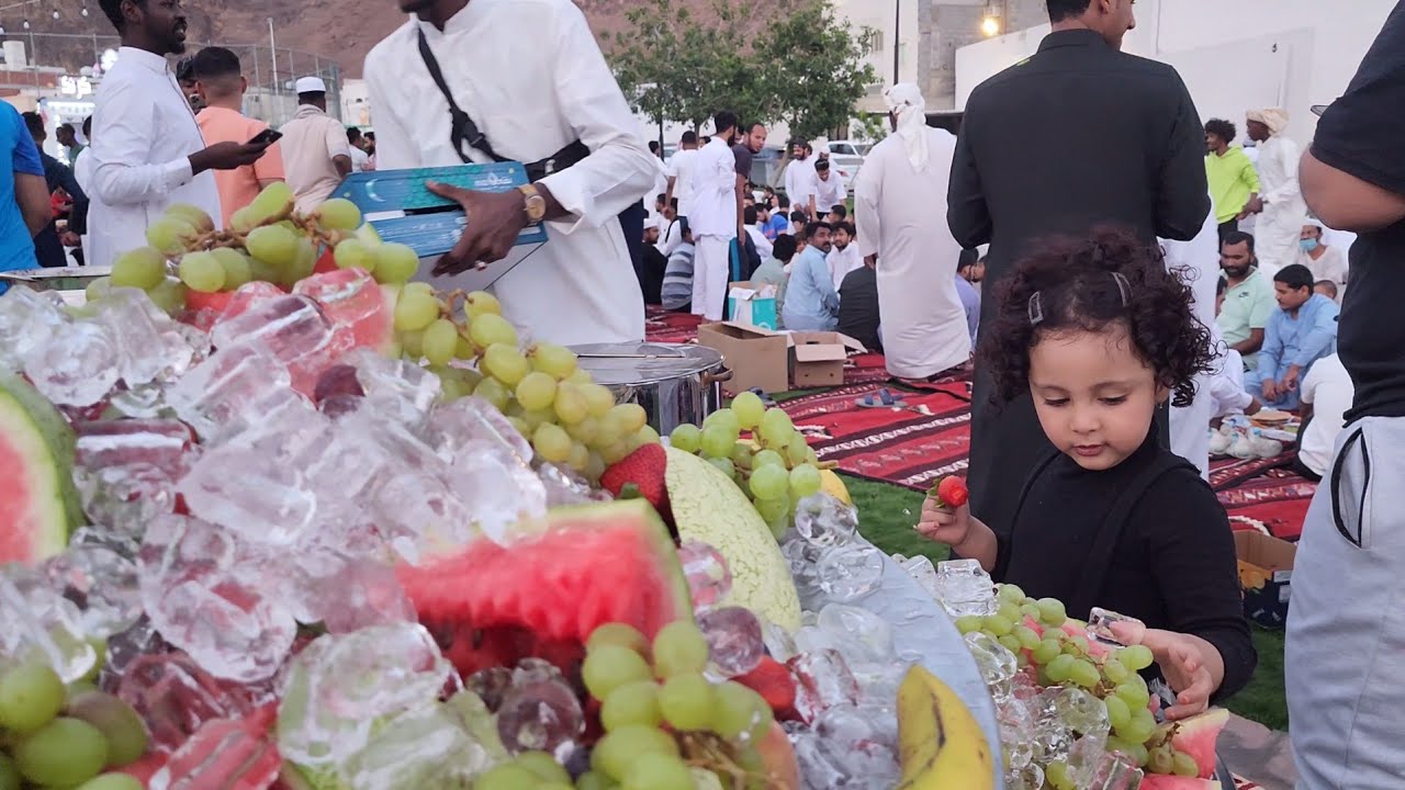 فطور جماعي في قلب جبل أحد الحبيب إفطار أهالي حي الشهداء ❤️
