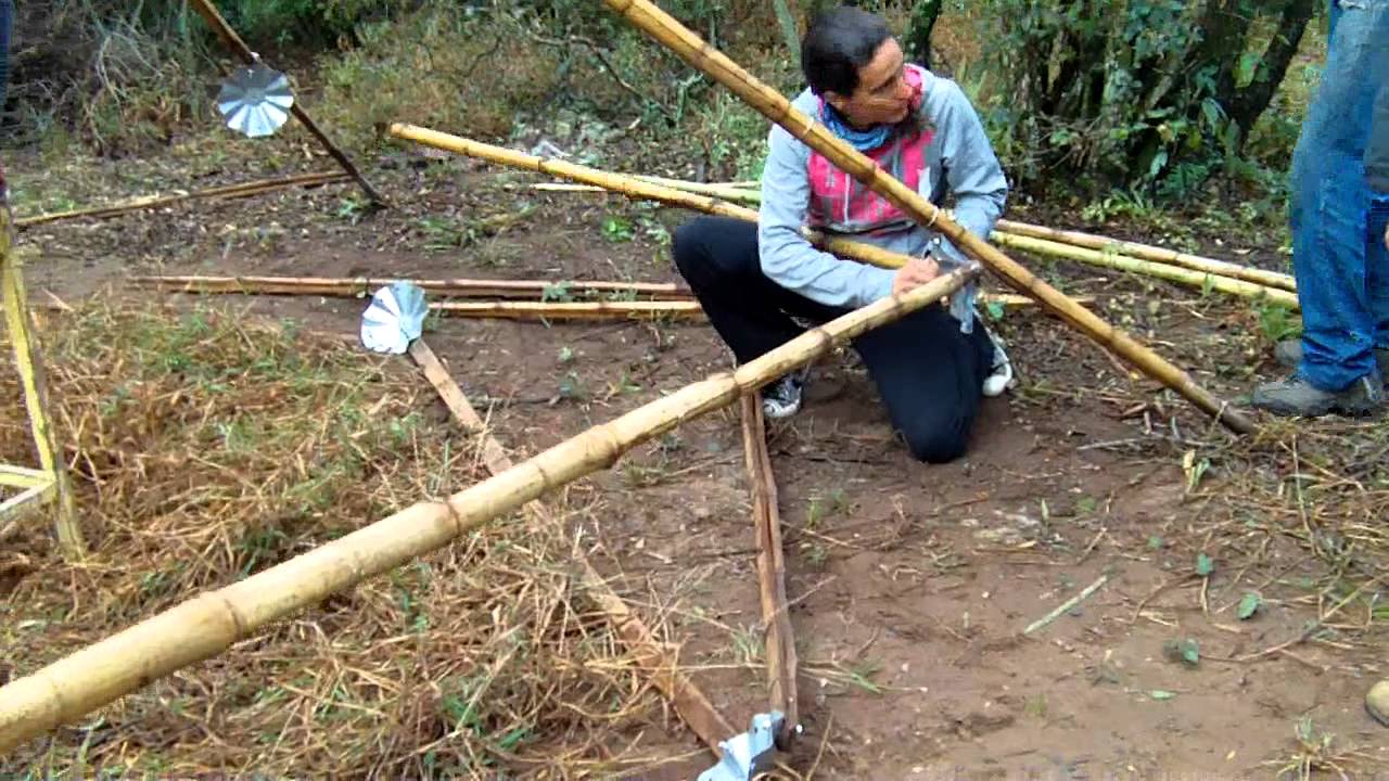 armado de carpa con estructura de bambu