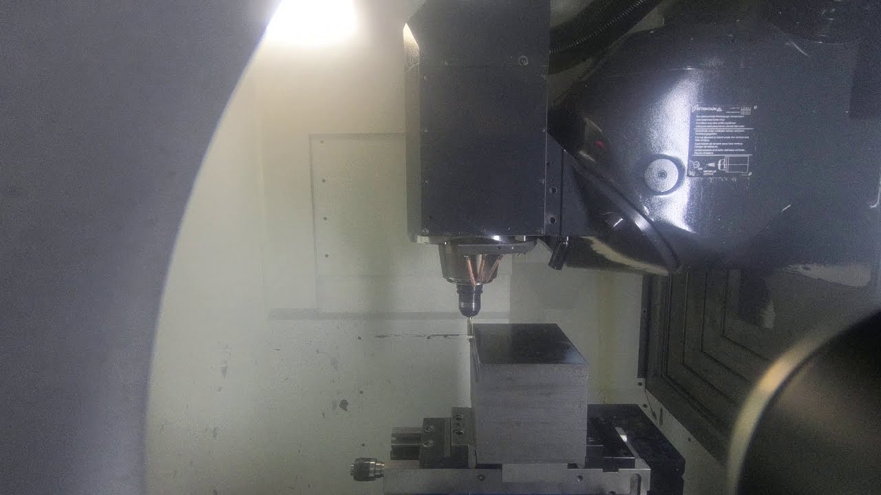 High performance side milling in the Walter Prototyp R&D labor. 𝗠𝗗𝟭𝟮𝟴 𝗦𝘂𝗽𝗿𝗲𝗺𝗲 multi flute cutter.