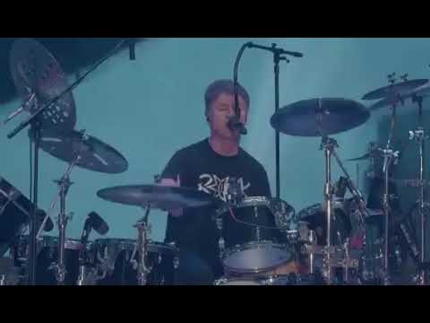 VEJAM O QUE ROUPA NOVA APRONTOU EM UM SHOW AO VIVO A 44 ANOS NA ENTRANDA