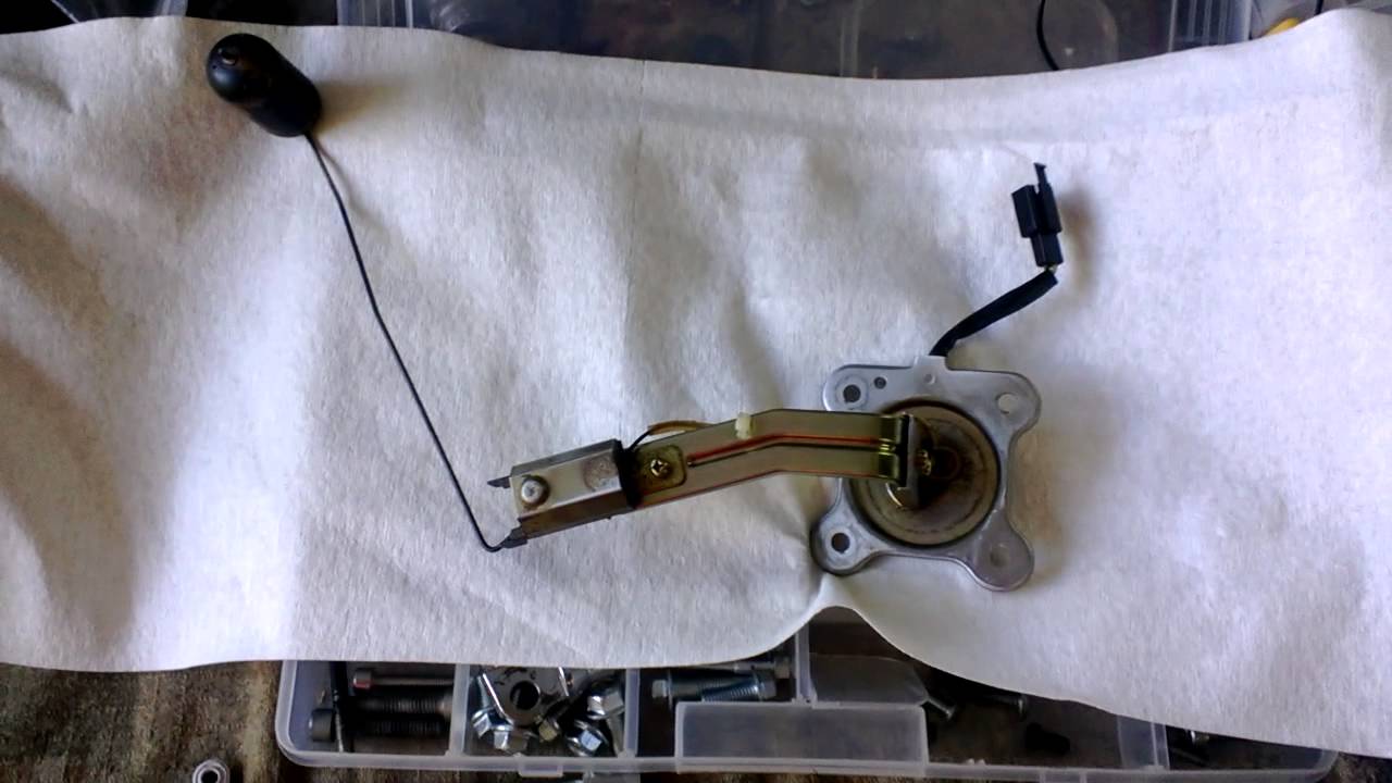 HOW TO VIDEO:  Replacing the Fuel Sender/Float on a 95 Honda Goldwing Gl1500 (1/4)