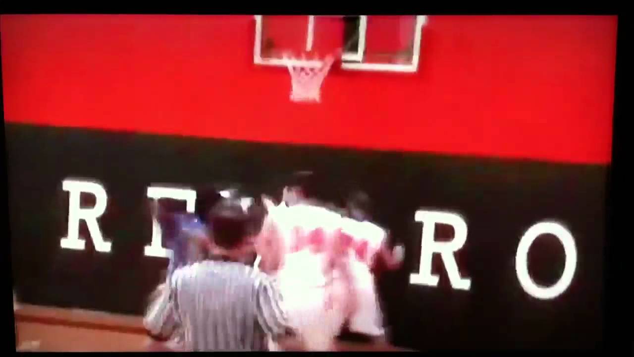 Selwyn Wright destroy defender with the playoff dunk