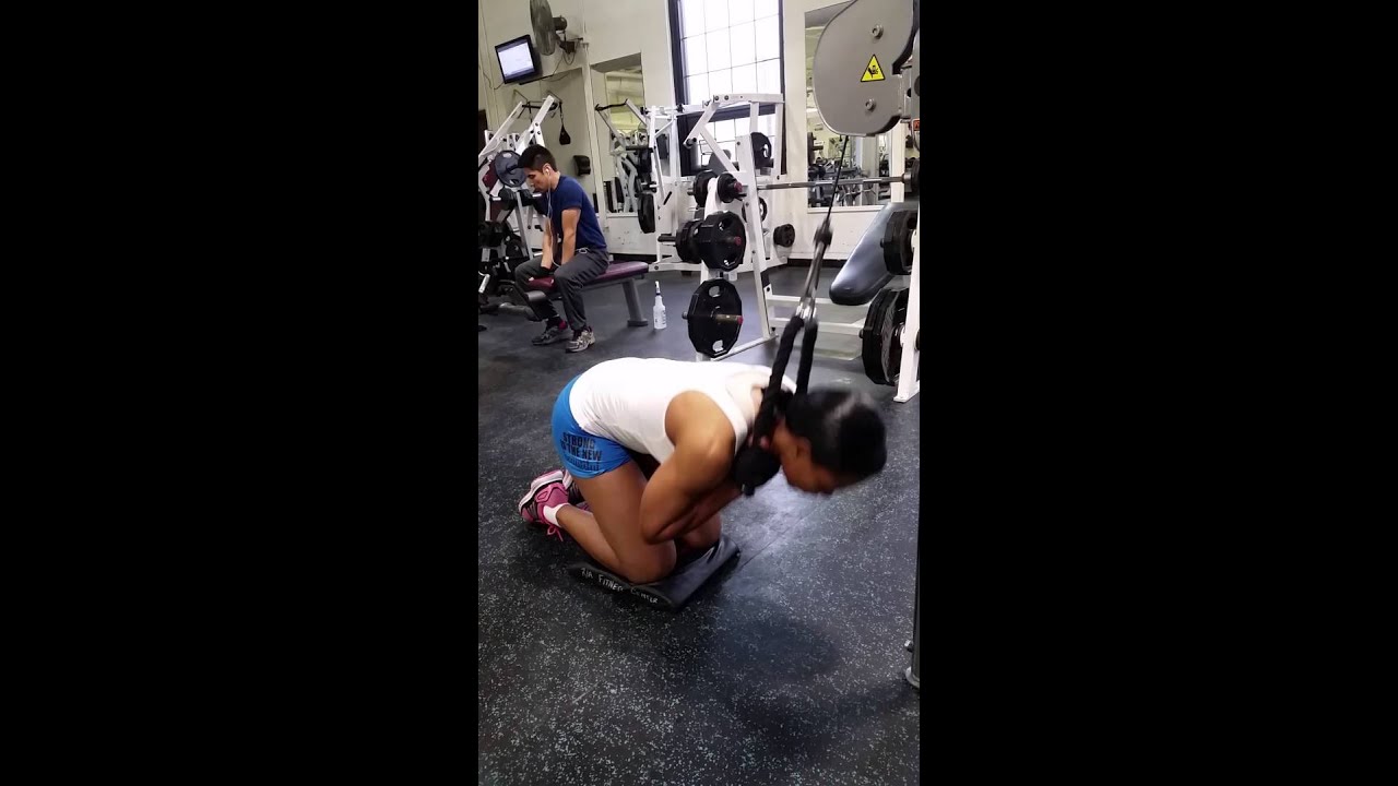 Panamá Figure Competitor Abs Crunch