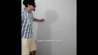 Tuttu Fırlattı Klavyeyi Ybj Edit
