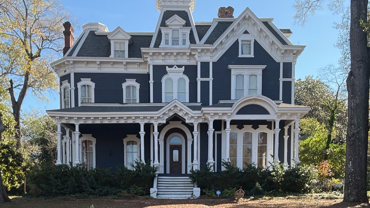 Creel house from Stranger Things and why the playground is not across the street