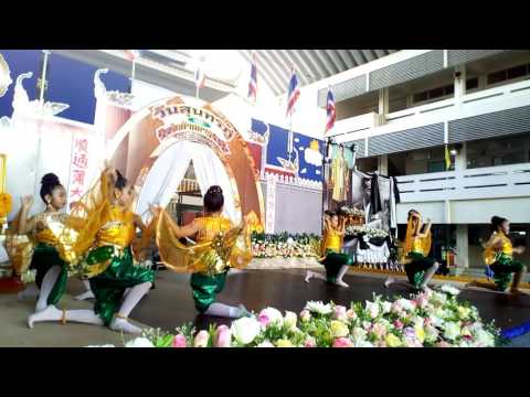 รำโนราห์by น้องชมพูกับเพื่อนๆที่โรงเรียนพร้อมมิตร26/6/60