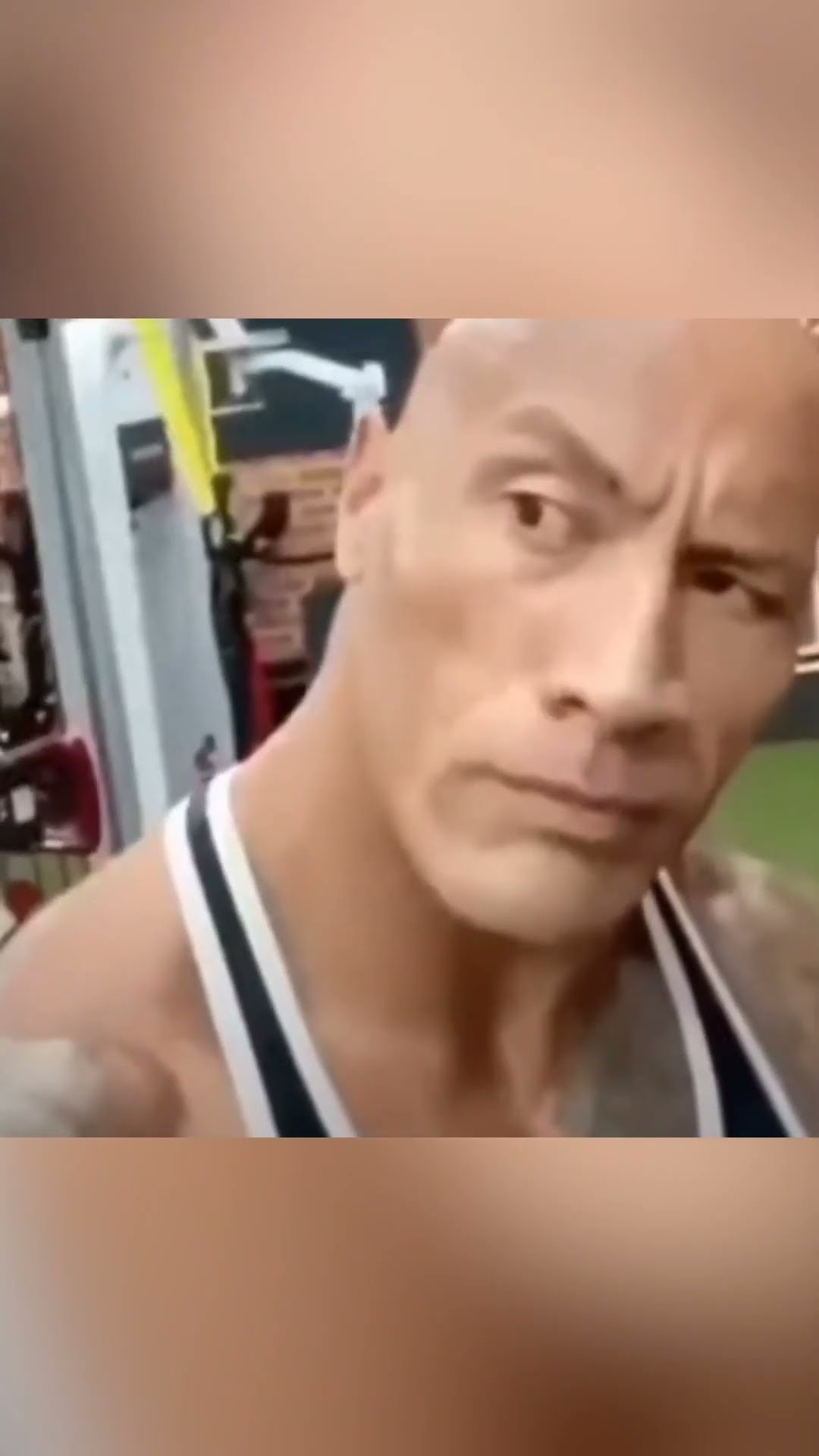 Фото скалы из мема