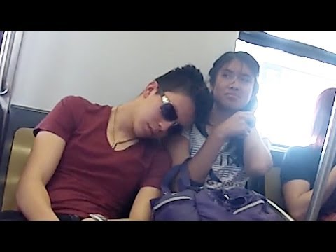 Dormidos en el Metro | Bromas en la calle | Bromas 2014 | SKabeche