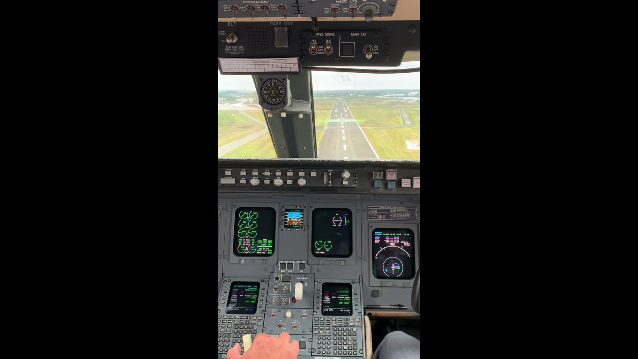 Private Jet Landing into London Farnborough Airport | Challenger 850