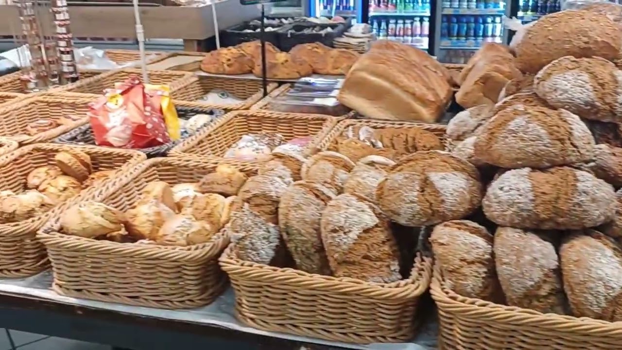 Supermarkets and Shops in Clonakilty Ireland 👌✔👍 What supermarkets are in the Republic of Ireland?