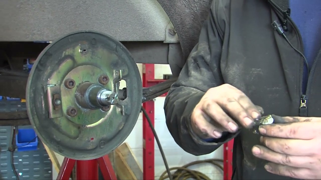 How to fit Knott 250 x 40 trailer brake shoes on older backplates