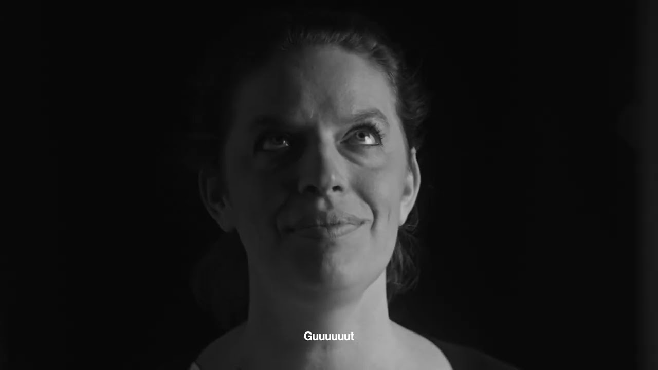 Guarda Maxlion - gut (Official Video) su YouTube Guarda Maxlion - gut (Official Video) su YouTube