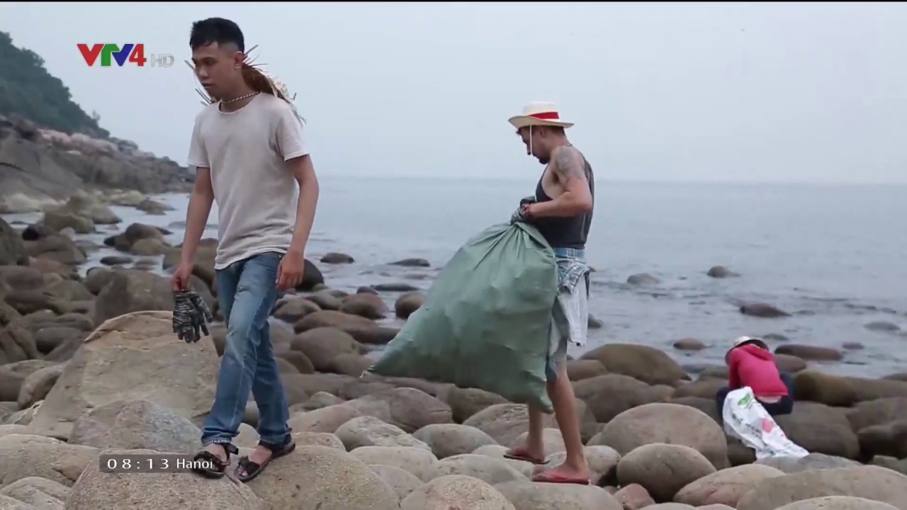 Da Nang youth work together to clean environment | VTV World