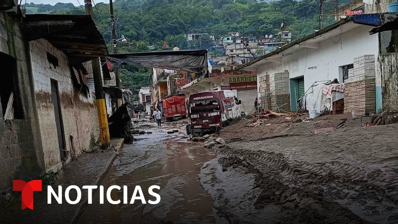 Buscan a 65 personas desaparecidas en las fuertes lluvias que azotaron a México | Noticias Telemundo