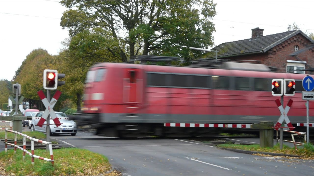 Bahnübergang Leer (Ostfriesl) // German Railroad crossing // Duitse Spoorwegovergang