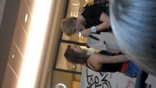 Cody Simpson Singing Not Just You to a fan at South Shore Plaza