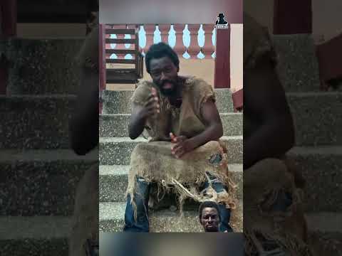 رجل يد عي قرب طوفان عالمي ويبني سفن النجاة بيديهebonoah