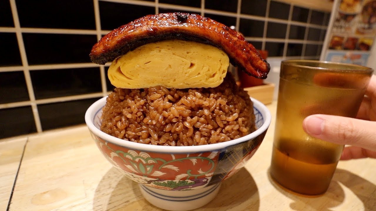 GIANT JAPANESE FOOD in Osaka, Japan!!