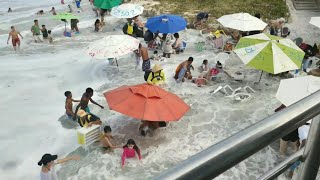 Rio De Janeiro Onda Improvvisa Sulla Spiaggia Le Urla Dei Bagnanti