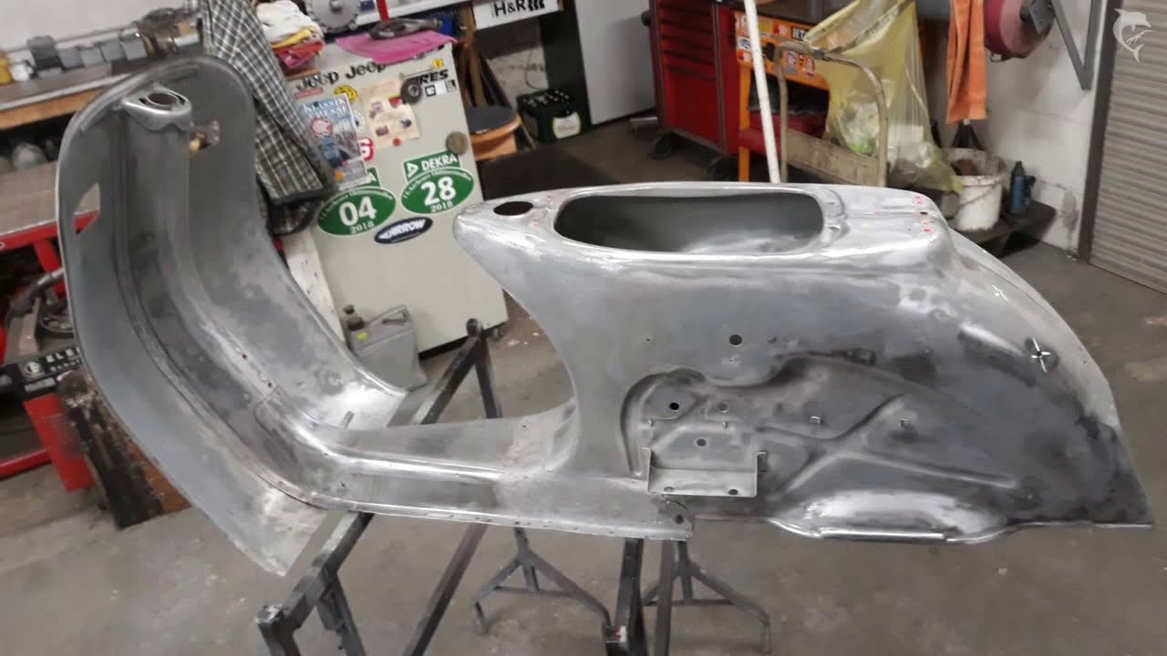 Trittbrett Schweißarbeiten an einer Vespa 150 Sprint Veloce Restauration VLB1T