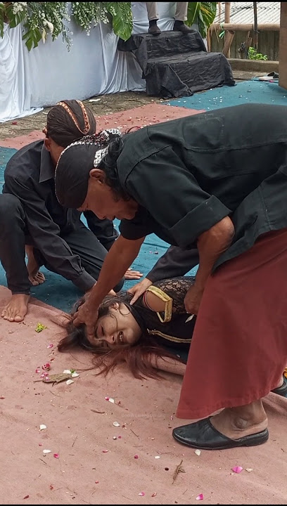 ngeri !! cewek kesurupan sampai begini #jaranan #kudalumping #trending