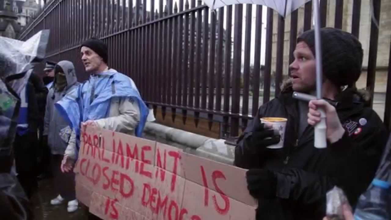 Donnachadh McCarthy speaking along side lock on man outside Parliament ...