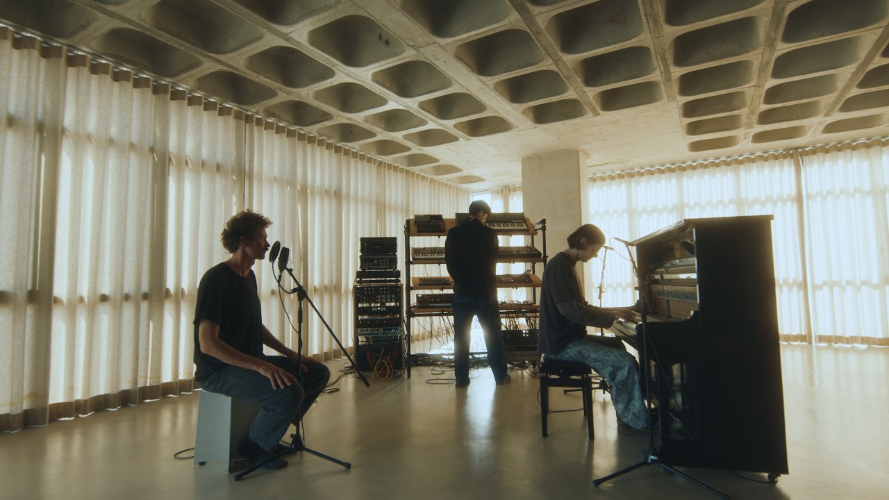 Watch TWO LANES x Aaron Ahrends - Seen It All (Live Session) on YouTube Watch TWO LANES x Aaron Ahrends - Seen It All (Live Session) on YouTube
