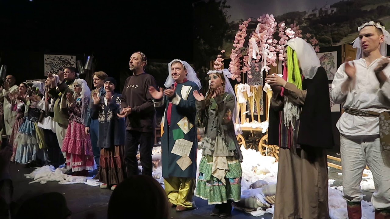 Поклоны после спектакля "Иван Федорович Шпонька и его тетушка" - YouTube