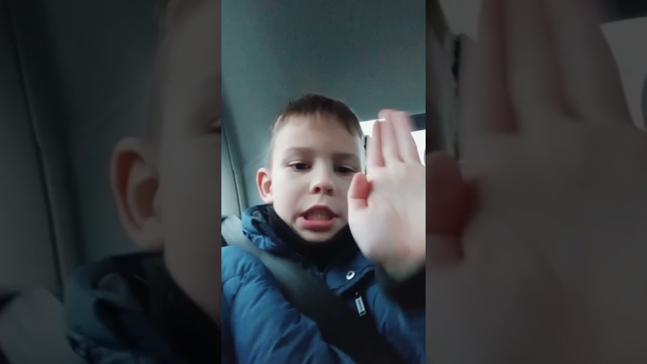 По дороге в кинотеатр😁🎶🤞😎