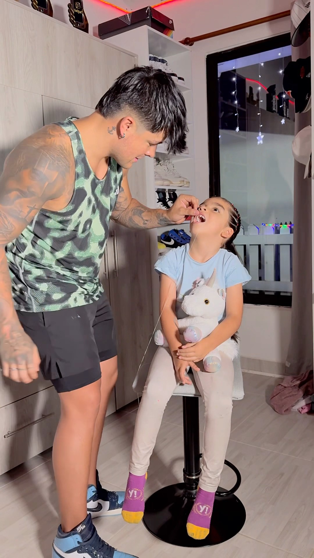 Salomé se le caen 3 dientes en menos de 1 mes?
