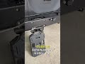 Автомобильный домкрат и канистра.