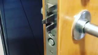 Privacy lock defeat