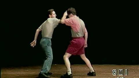 Voltooi ongewapende gevechten om de basisprincipes te perfectioneren