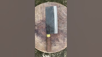 Tôi làm con dao phở thái bằng thép trục tàu thủy sắc nét đáng kinh ngạc